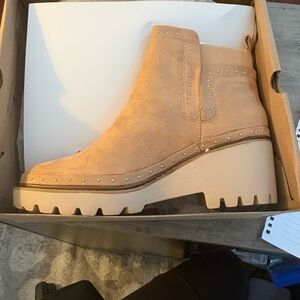 Juliet Holy Womens Lug Sole Platform Ankle Boots Chunky Block Heel NIB Size 9